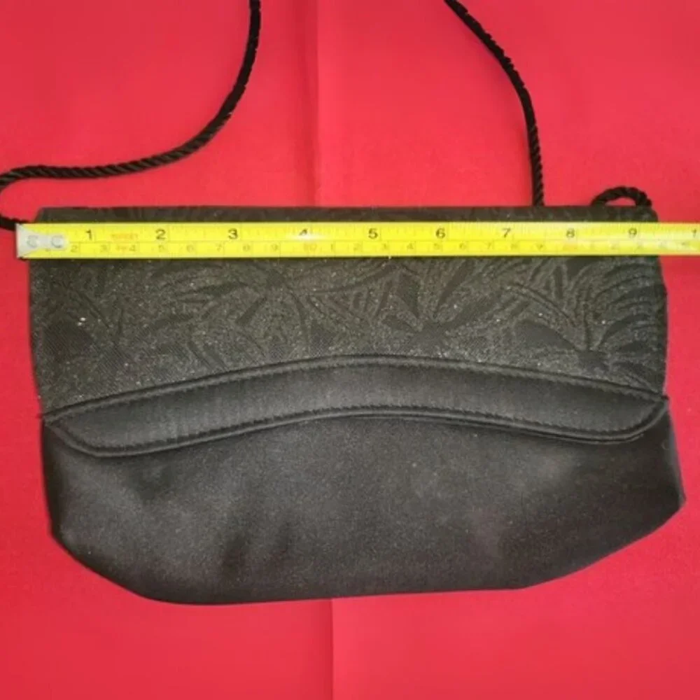 Floral Pattern Clutch Black w/ Shoulder String‎